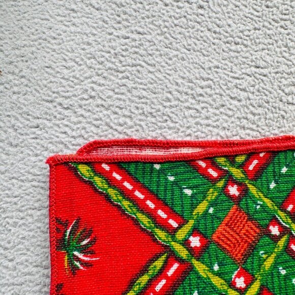 Vintage Christmas Tablecloth Holly Poinsettia Pattern MCM Retro 66x98 Rectangle - Picture 7 of 7